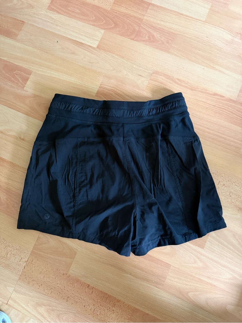 lululemon athletica studio dance shorts - Picture 4 of 6
